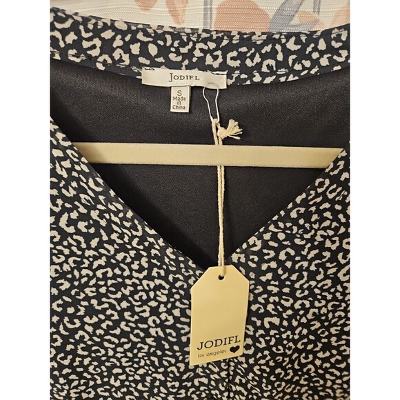 Jodifl 3 Tiered Swing Cheetah Print Long Sleeve Dress NWT Sz Small - Picture 3 of 9